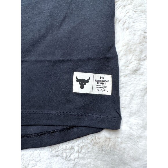 Under Armour women Medium Project Rock Dwaney Johnson  Disrupt Black gym T-shirt - Picture 4 of 6